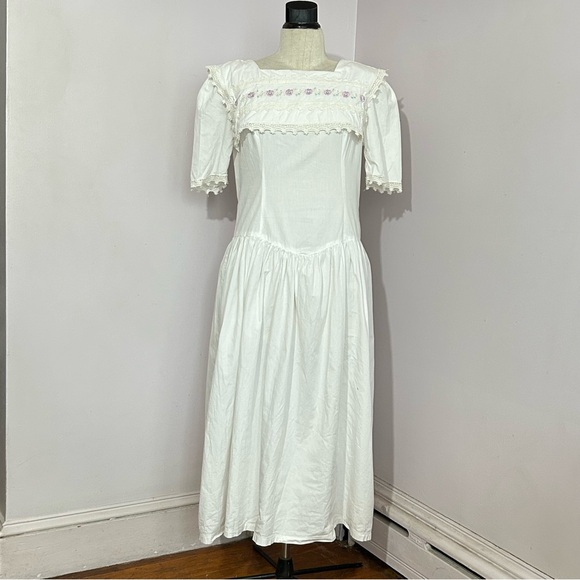 Sarin New York Dresses & Skirts - Vintage Sarin New York White Cotton Prairie Dress
